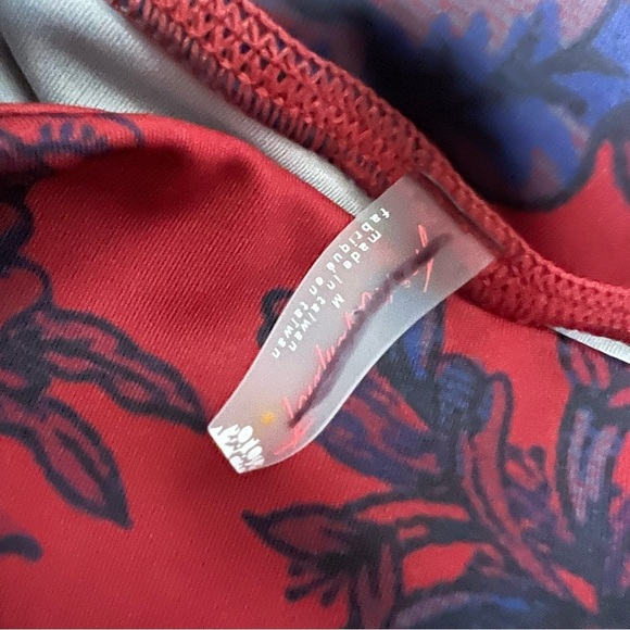 Women’s FP Movement Floral Red Leggings Size M - Picture 3 of 3